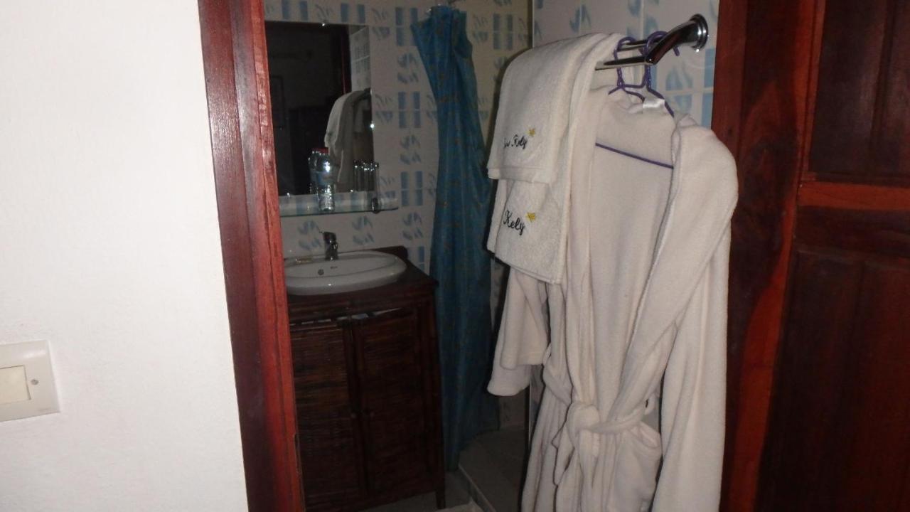 Edena Kely Hotel Mahajanga Kültér fotó